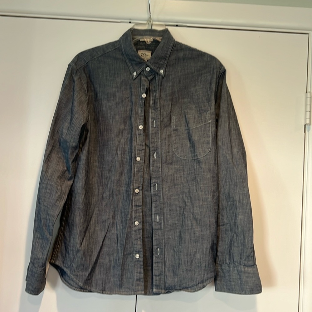 J Crew men’s slim untucked medium chambray long sleeve shirt